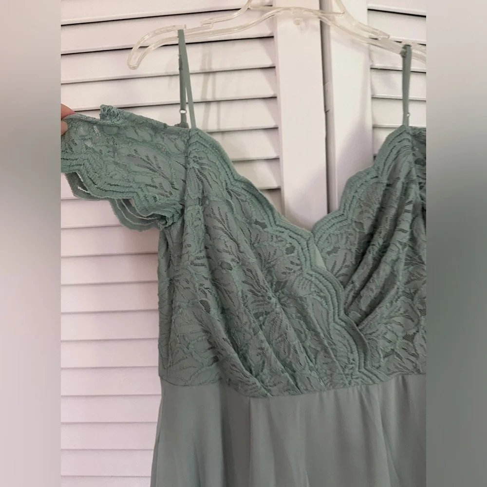 David’s bridal Bridesmaids dress size 4 Sage green - Picture 2 of 9